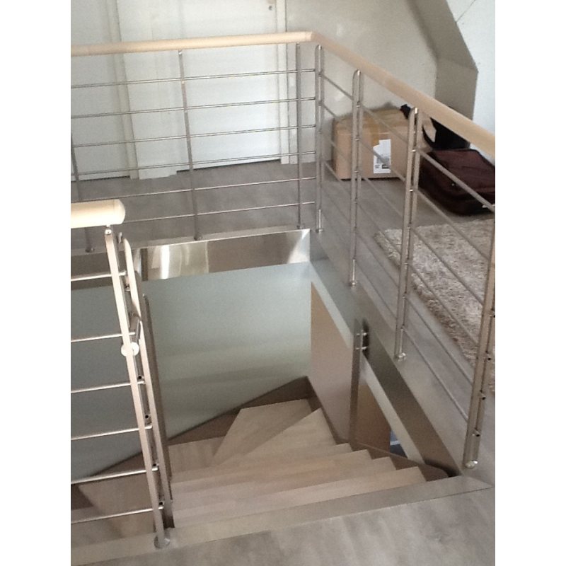 RAMPE D'ESCALIER MODELE DIAMANT  METAL/ LISSES INOX