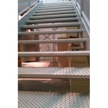 escalier métallique extérieur en colimaçon