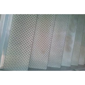 escalier métallique extérieur en colimaçon