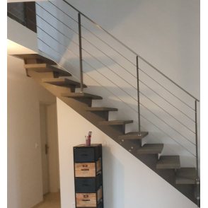 Escalier droit limon central acier...