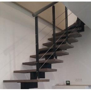 Escalier droit limon central acier...