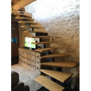 Escalier 1/4 tournant  limon central...