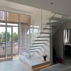 escalier en verre quart tournant...