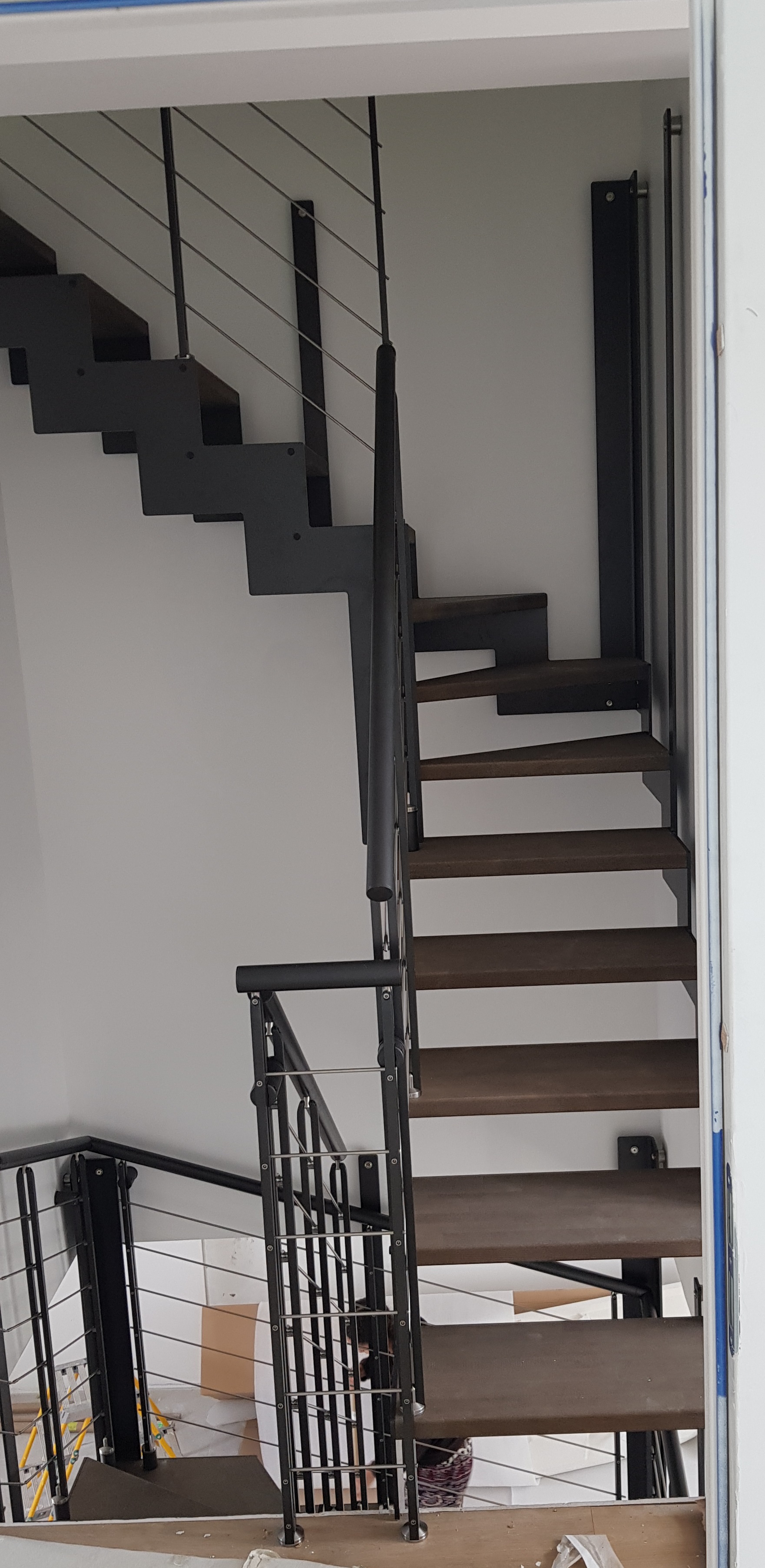 Deux escaliers sur mesure superposés projet Polomack