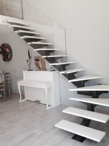 escalier métal verre