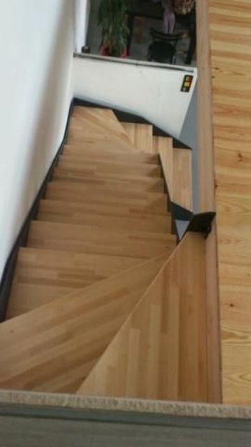 escalier moderne metal bois